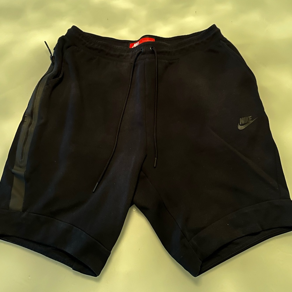 *LIKE NEW* Nike Tech Shorts Black Size Large